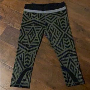 Lululemon capris size 8